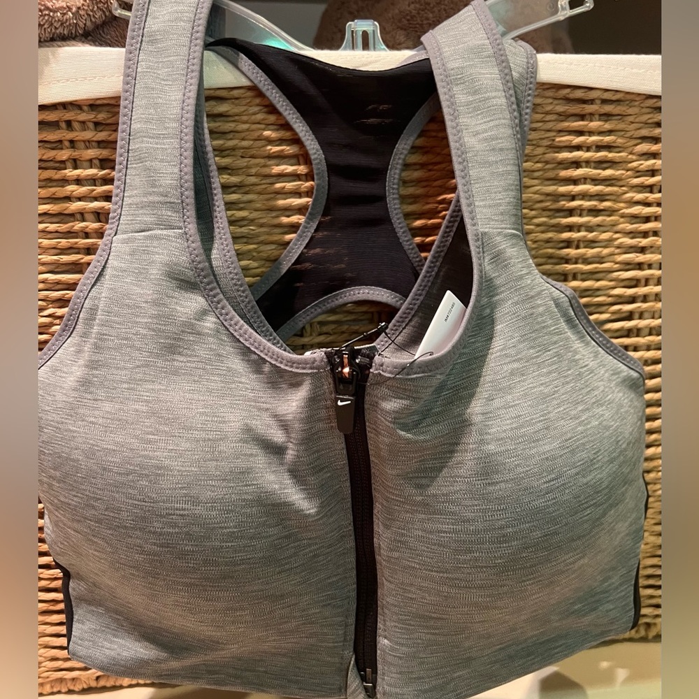 Nike athletic sports bra size M NWT. Sports Bra